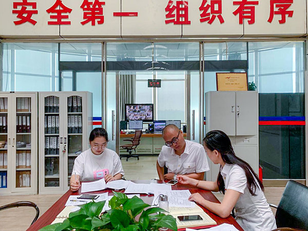 6月20日，運(yùn)行指揮中心協(xié)同各保障單位組織開展了2019年大面積航班延誤應(yīng)急處置演練。.png
