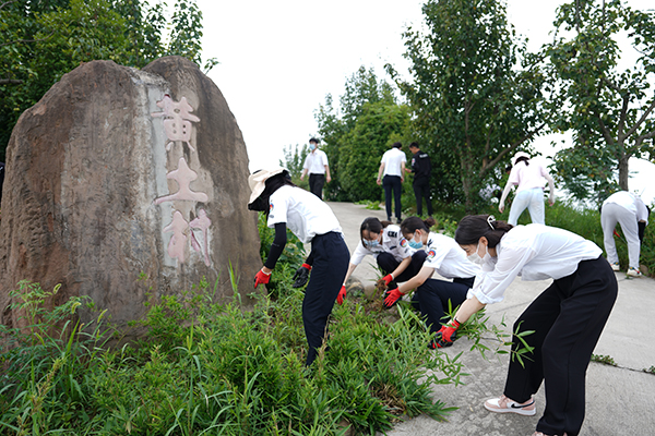 “助力鄉(xiāng)村振興，踐行艱苦奮斗” 將新員工黨性教育活動搬到對口幫扶村2.jpg